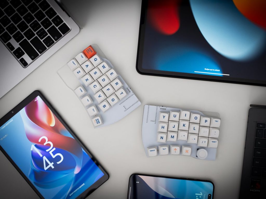 Découvrez le Wing45 : Le Clavier Ergonomique Sans Fil qui Révolutionne votre Expérience de Dactylographie!