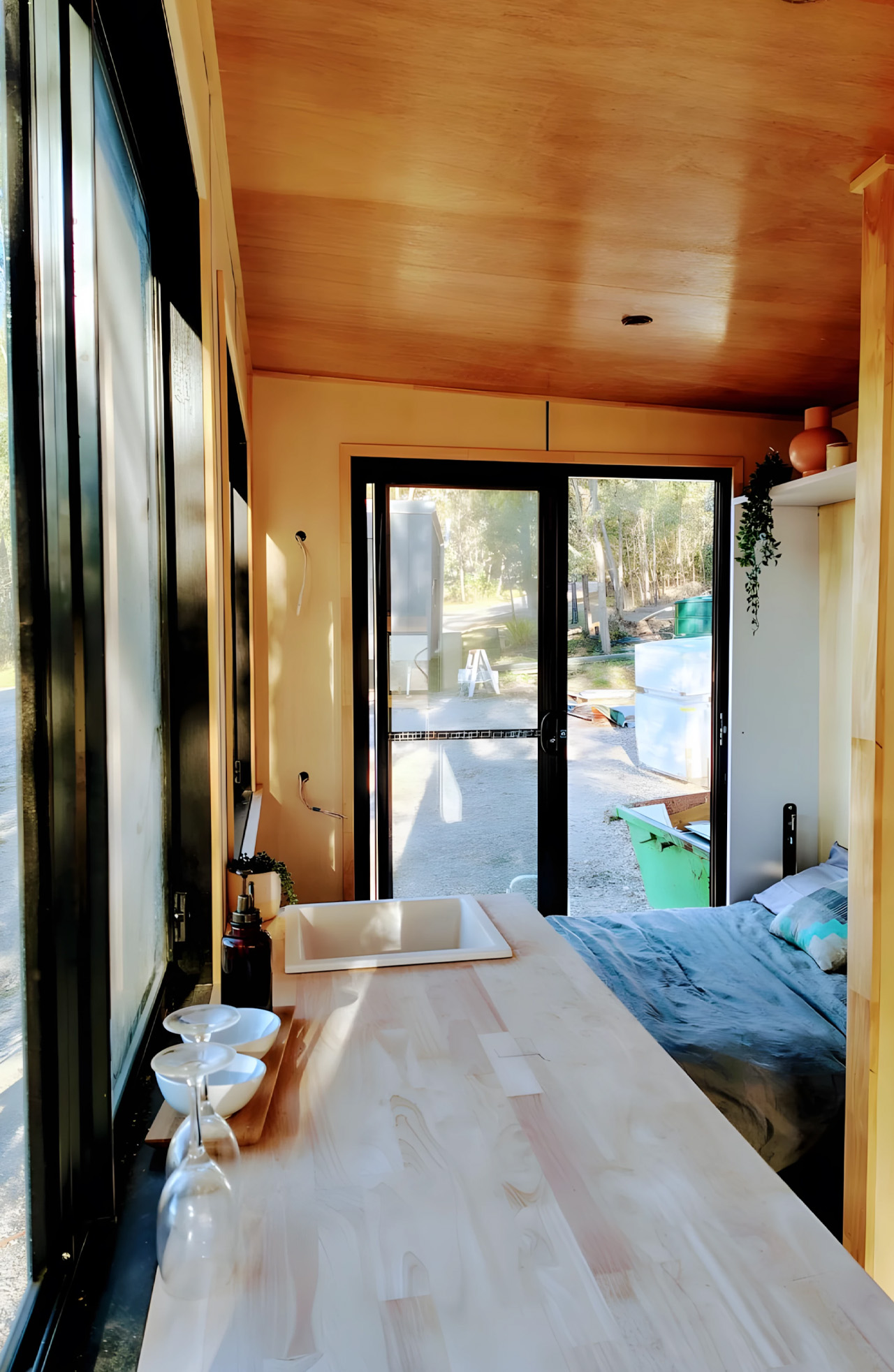 1756856668 792 Decouvrez le Secret Revolutionnaire dun Constructeur Australien de Tiny Houses - plare.