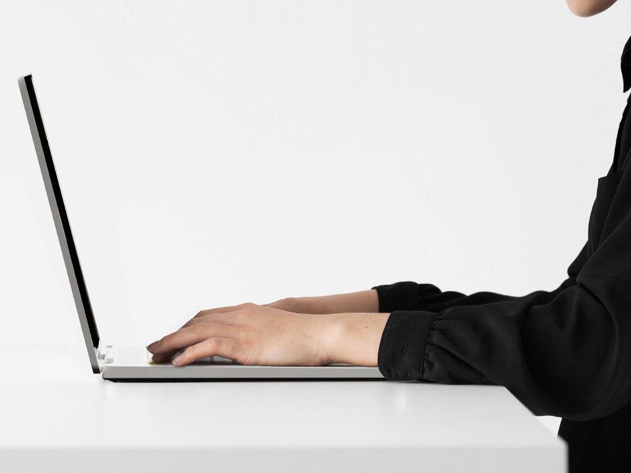1756920155 202 Decouvrez le Nouvel Ordinateur Portable en Forme de Keycap - plare.