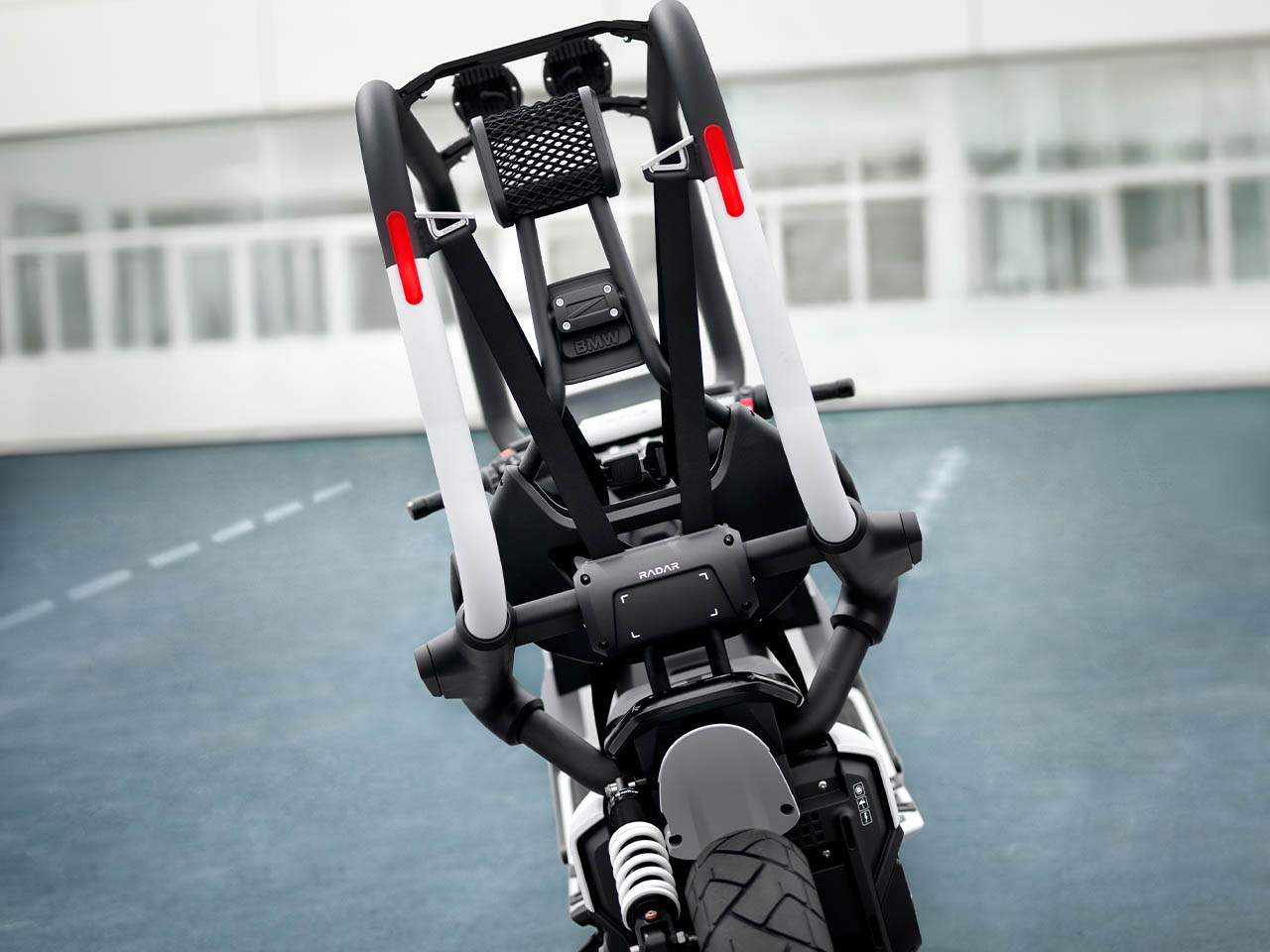 1756928938 218 Decouvrez la BMW Motorrad Vision CE Une Revolution de - plare.