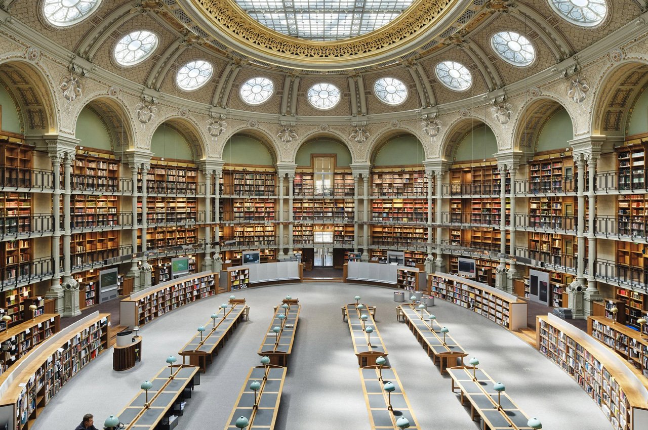 1757333660 695 5 Bibliotheques Incontournables qui Revolutionnent lArchitecture et le Lien Social - plare.