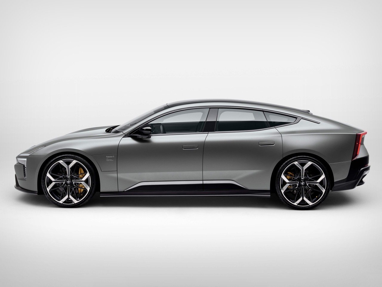 1757368890 445 Decouvrez le Polestar 5 Un Luxe Etonnant Sans Vitre - plare.