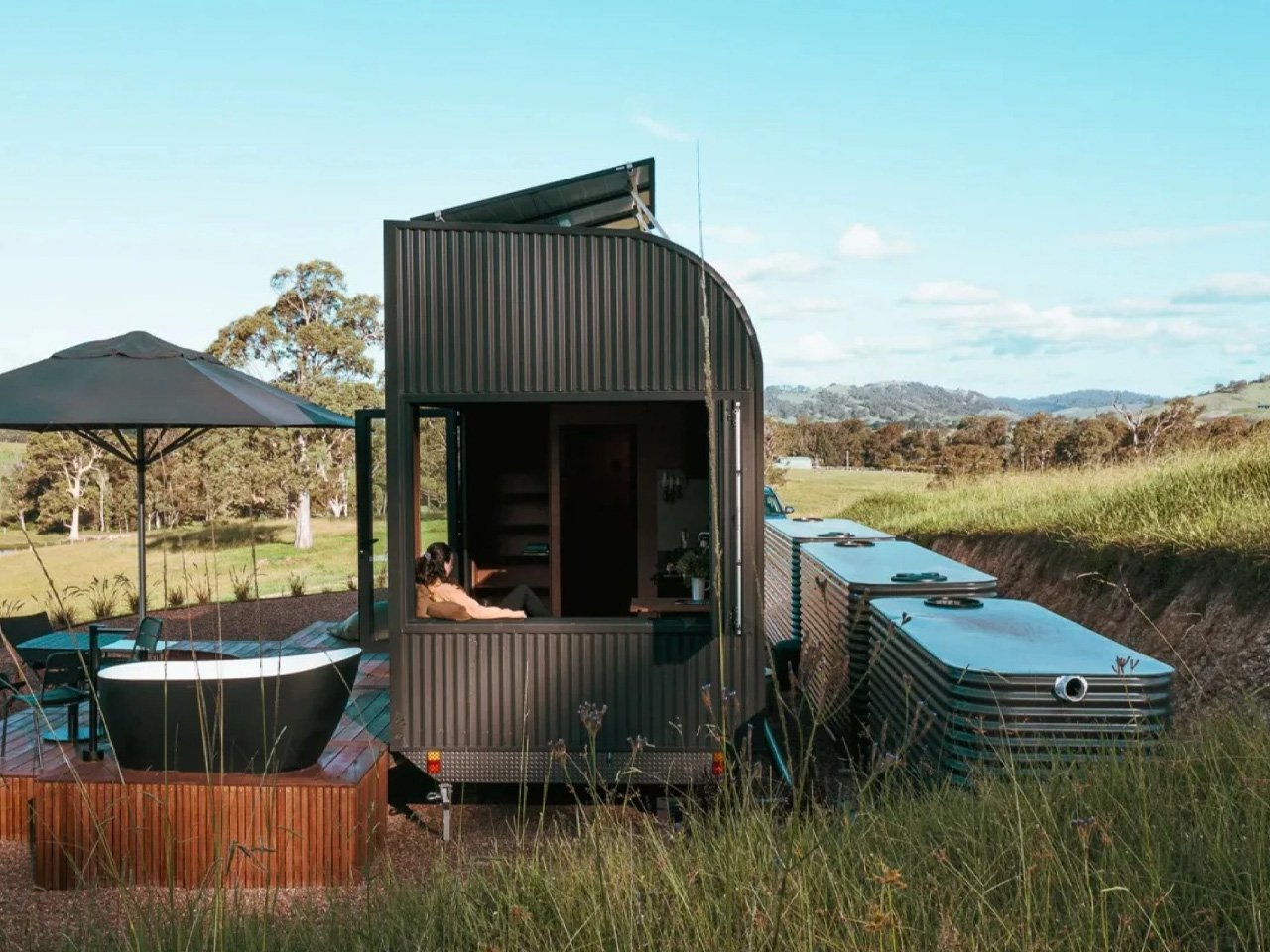 1757526703 885 Decouvrez Cette Tiny House Etonnante avec un Mur dEscalade a - plare.