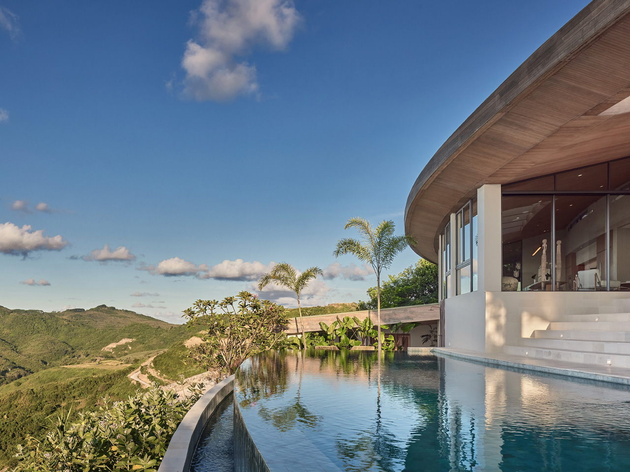 1757856137 188 Decouvrez Comment Cette Villa Surplombant la Cote Indonesienne A Transforme - plare.