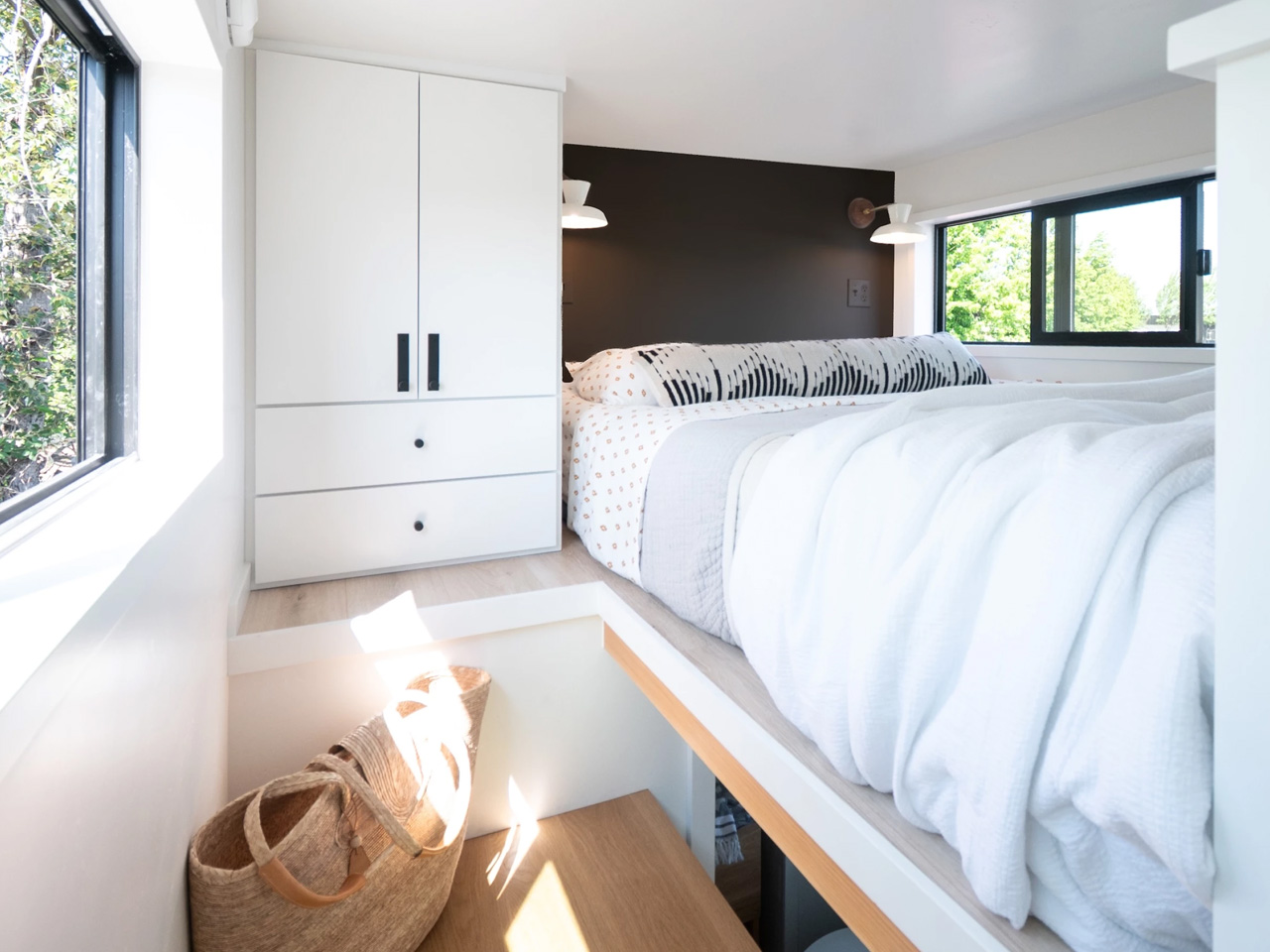1758066084 175 Decouvrez Ce Mini Maison a 89 000 avec Un Lit - plare.