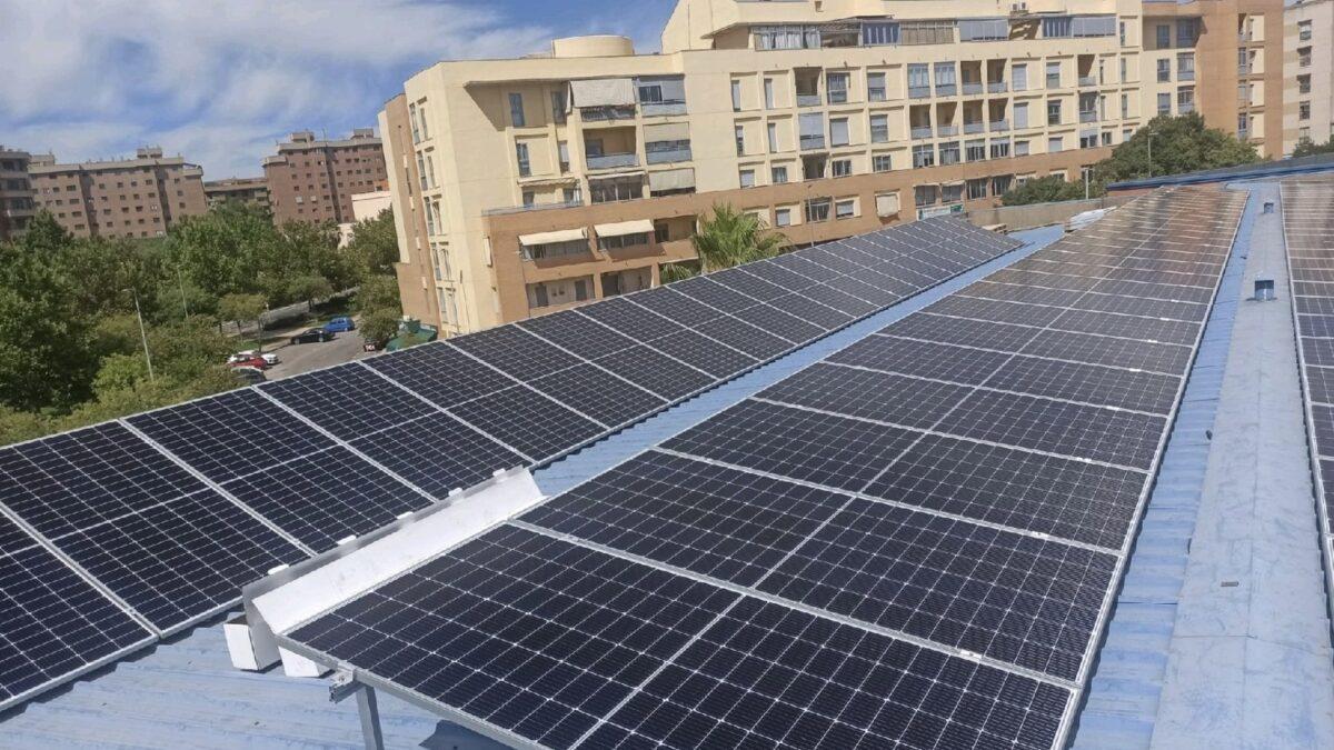 Détails sur les panneaux solaires et batteries
