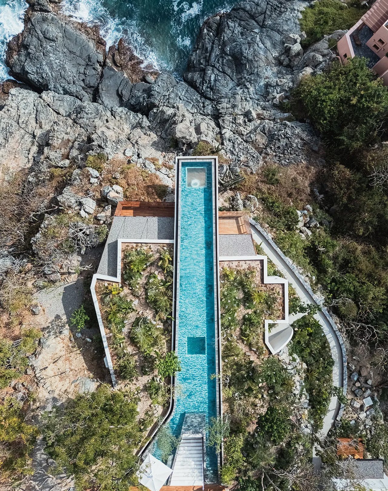 1758231978 627 Decouvrez Casa Yuri Une Maison de Reve Suspendue au Above - plare.