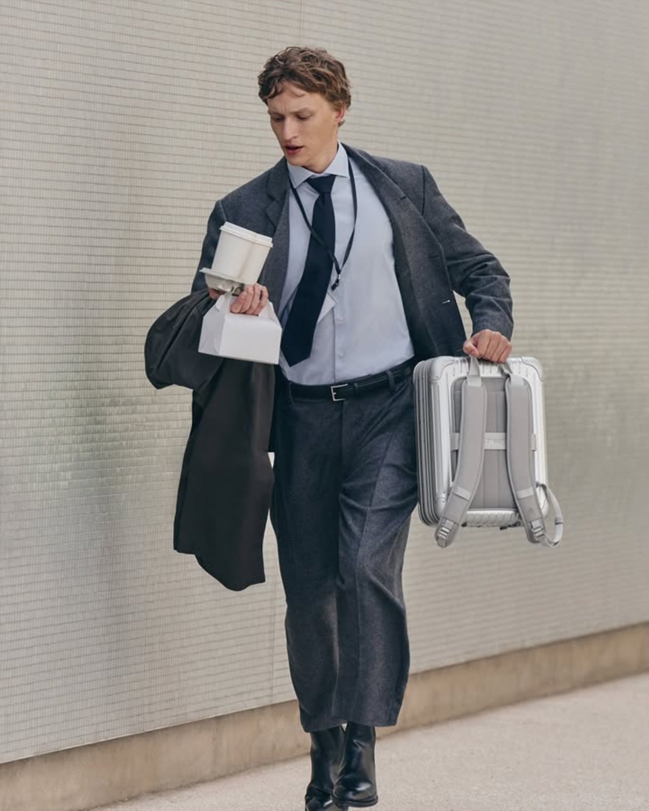 1758375975 221 Decouvrez le Sac a Dos Original Rimowa Un - plare.