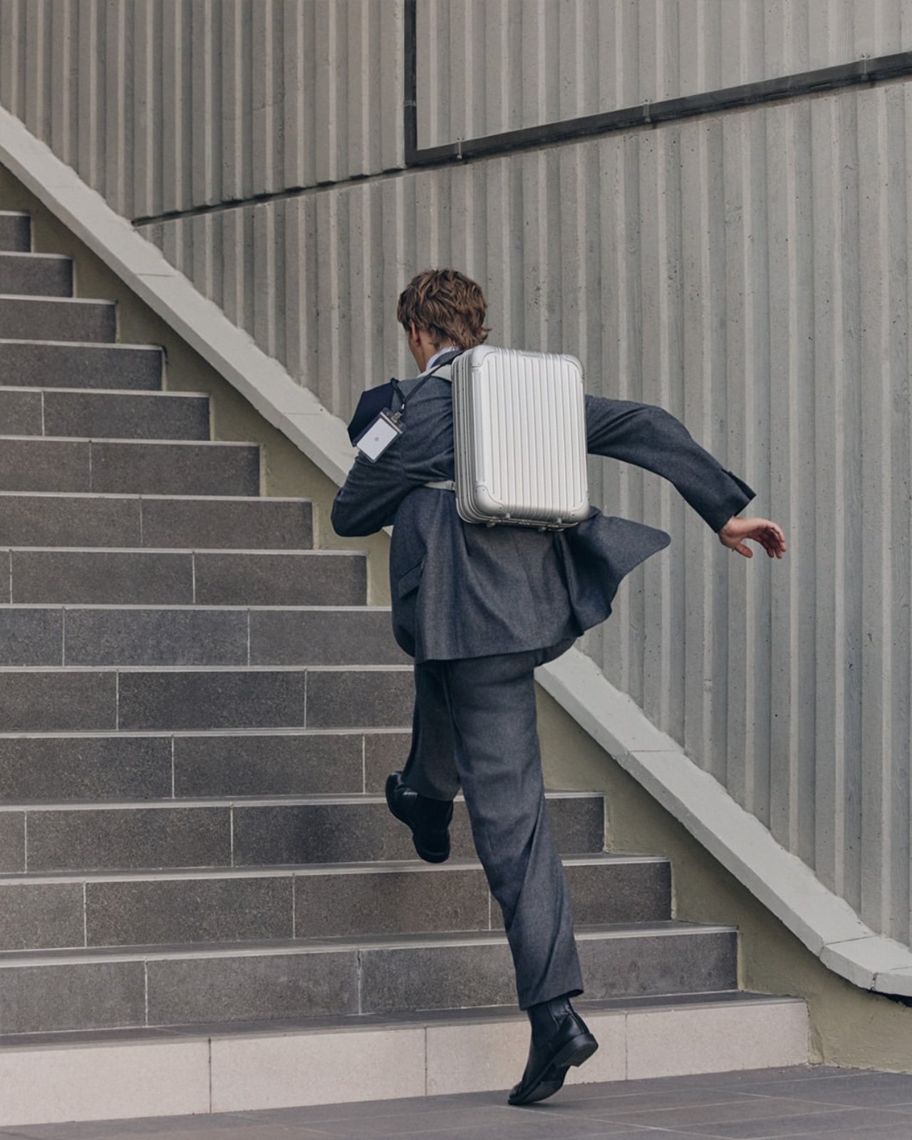 1758375975 925 Decouvrez le Sac a Dos Original Rimowa Un - plare.