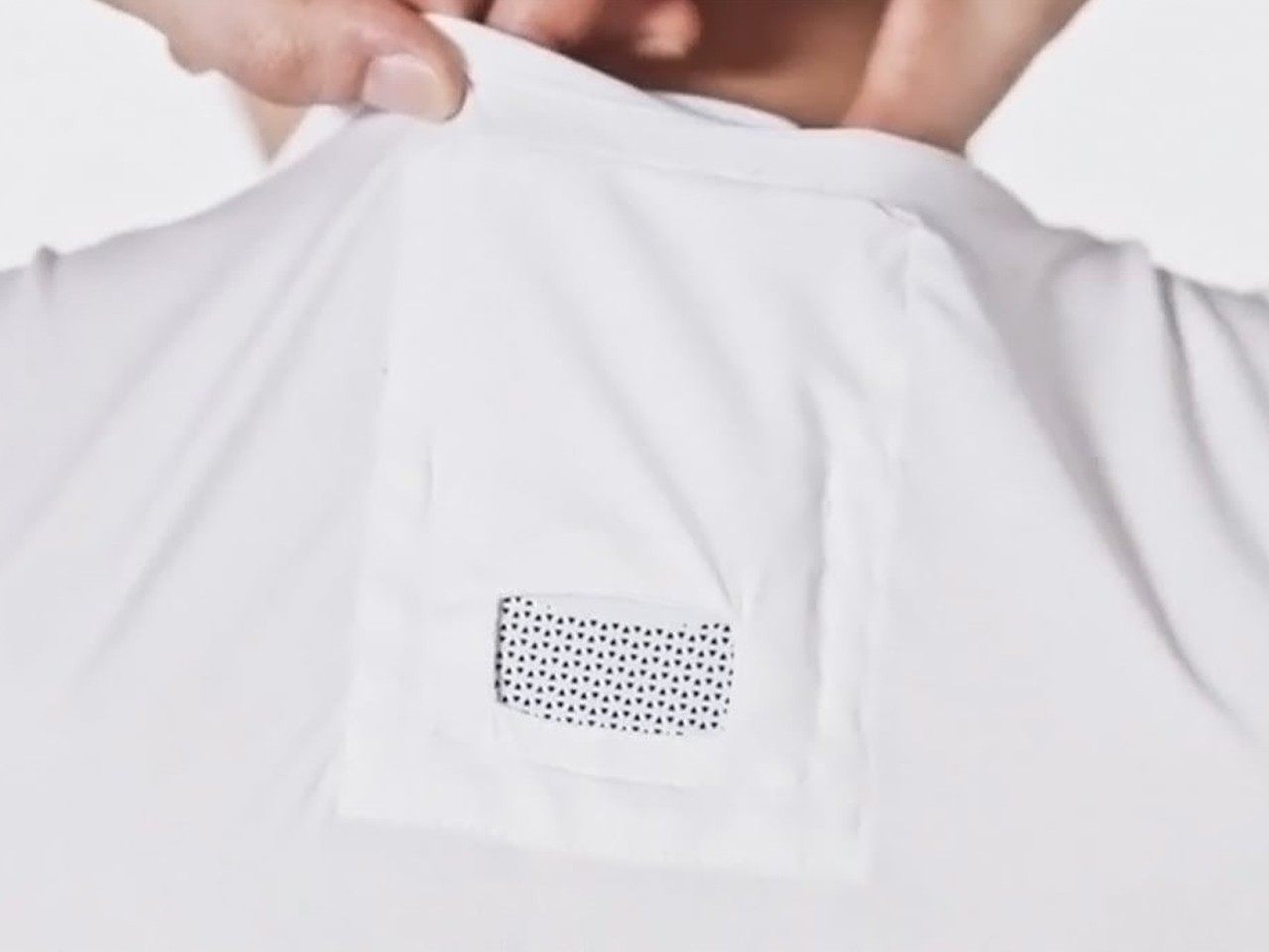 1758455863 287 Decouvrez les 5 Wearables Incontournables pour Rester au Frais Pendant - plare.