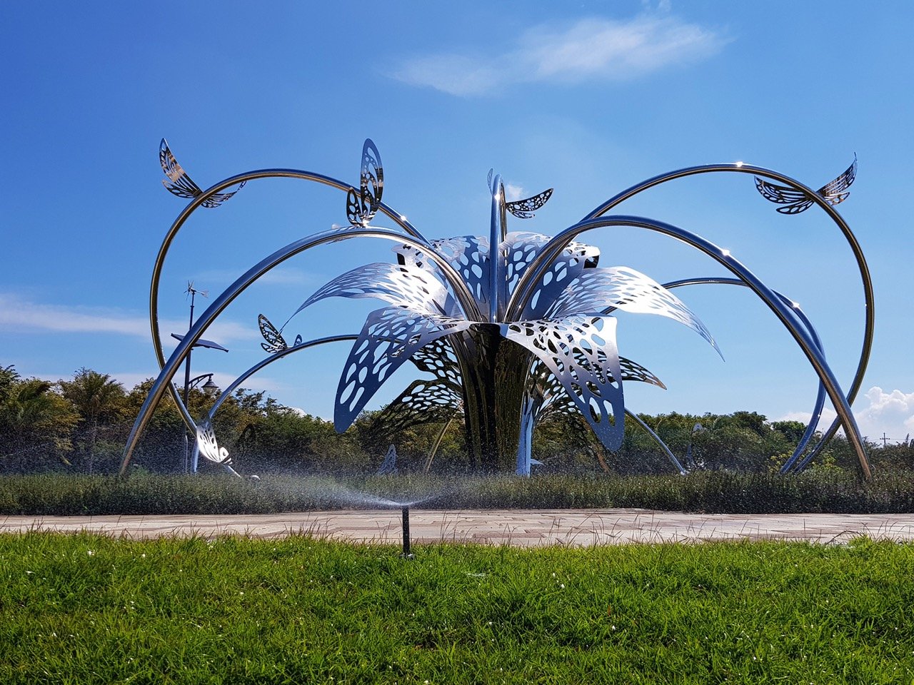 1758664188 655 Decouvrez cette Sculpture Publique a Taiwan qui Change dAspect Chaque - plare.