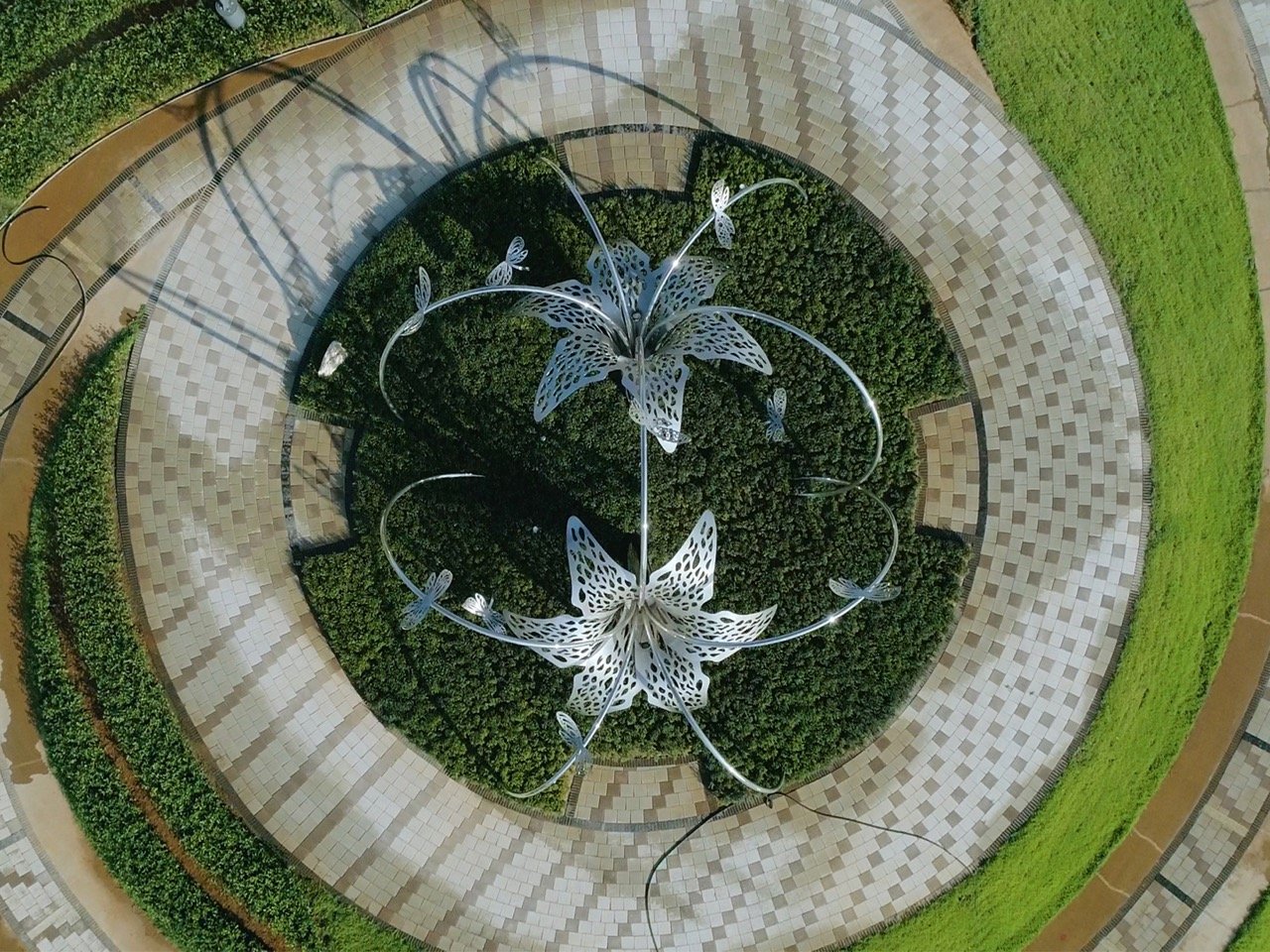 1758664188 666 Decouvrez cette Sculpture Publique a Taiwan qui Change dAspect Chaque - plare.