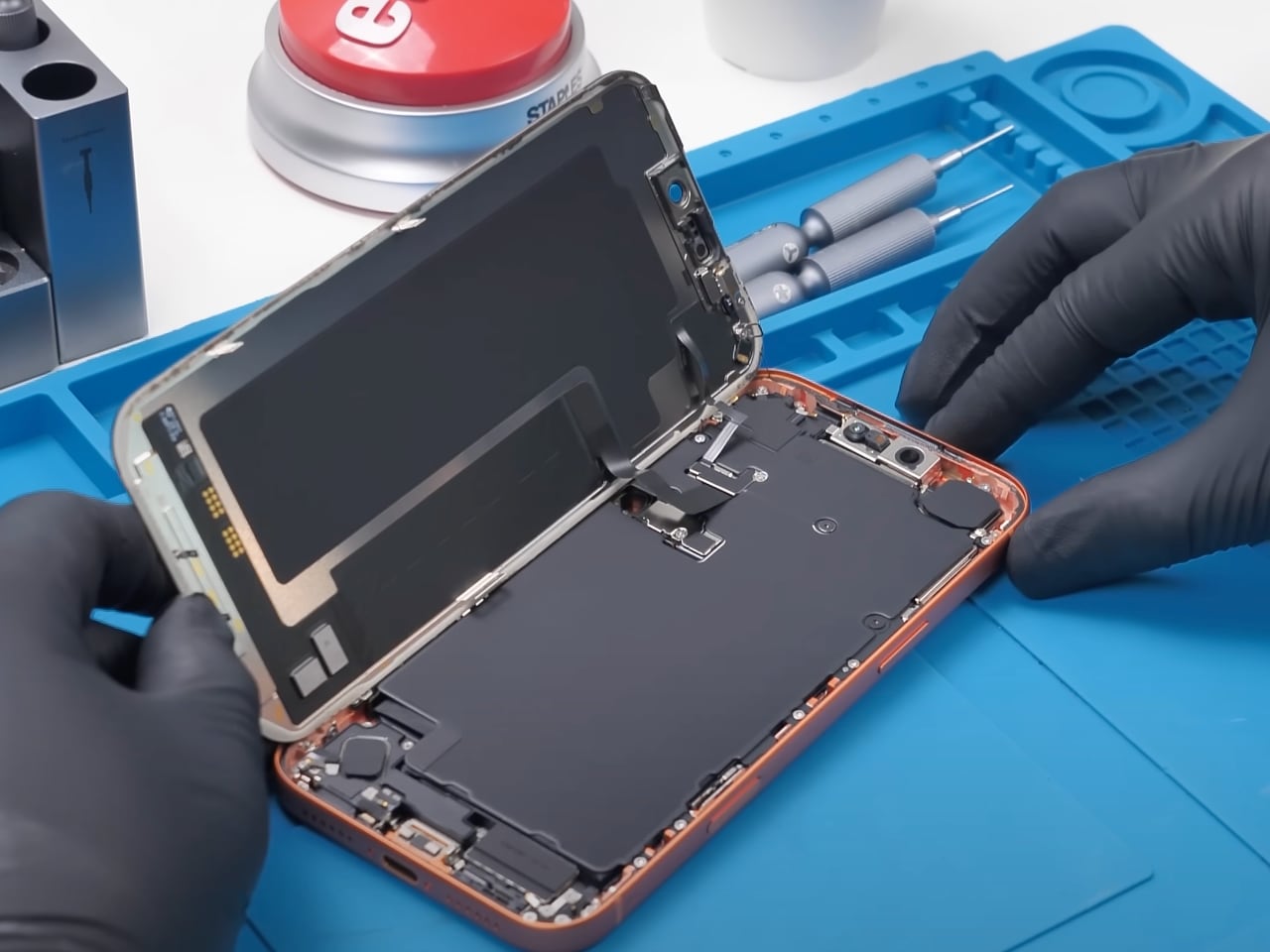 1758668642 946 iPhone 17 Pro La Revolution Devoilee Decouvrez Comment - plare.