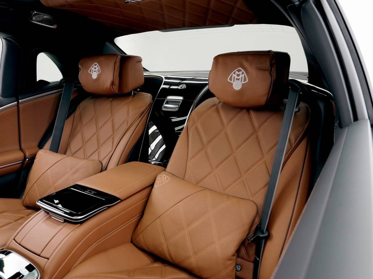 1758822064 520 Decouvrez la Mercedes Maybach V12 Edition 50 voitures exclusives en - plare.