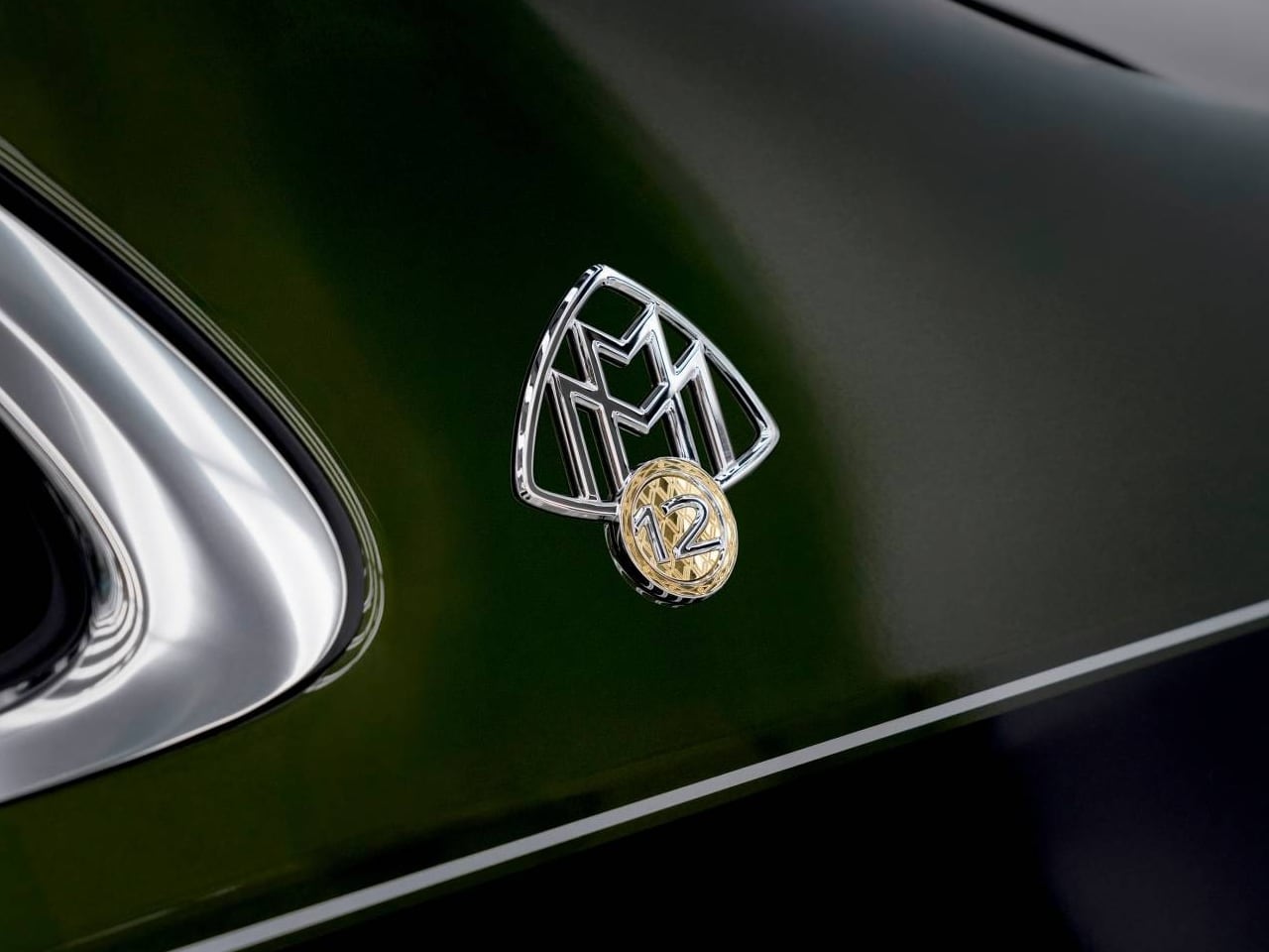 1758822064 661 Decouvrez la Mercedes Maybach V12 Edition 50 voitures exclusives en - plare.