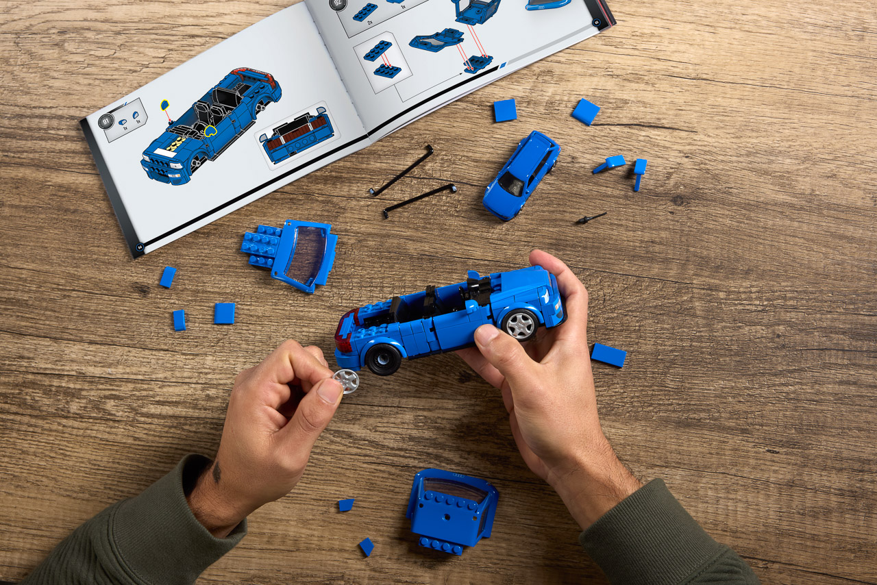 1758839776 672 Decouvrez les Hot Wheels Epiques Audi RS2 et R8 - plare.