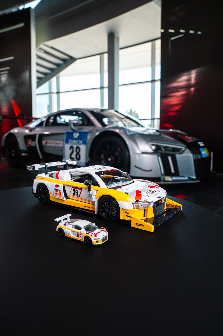 1758839777 575 Decouvrez les Hot Wheels Epiques Audi RS2 et R8 - plare.
