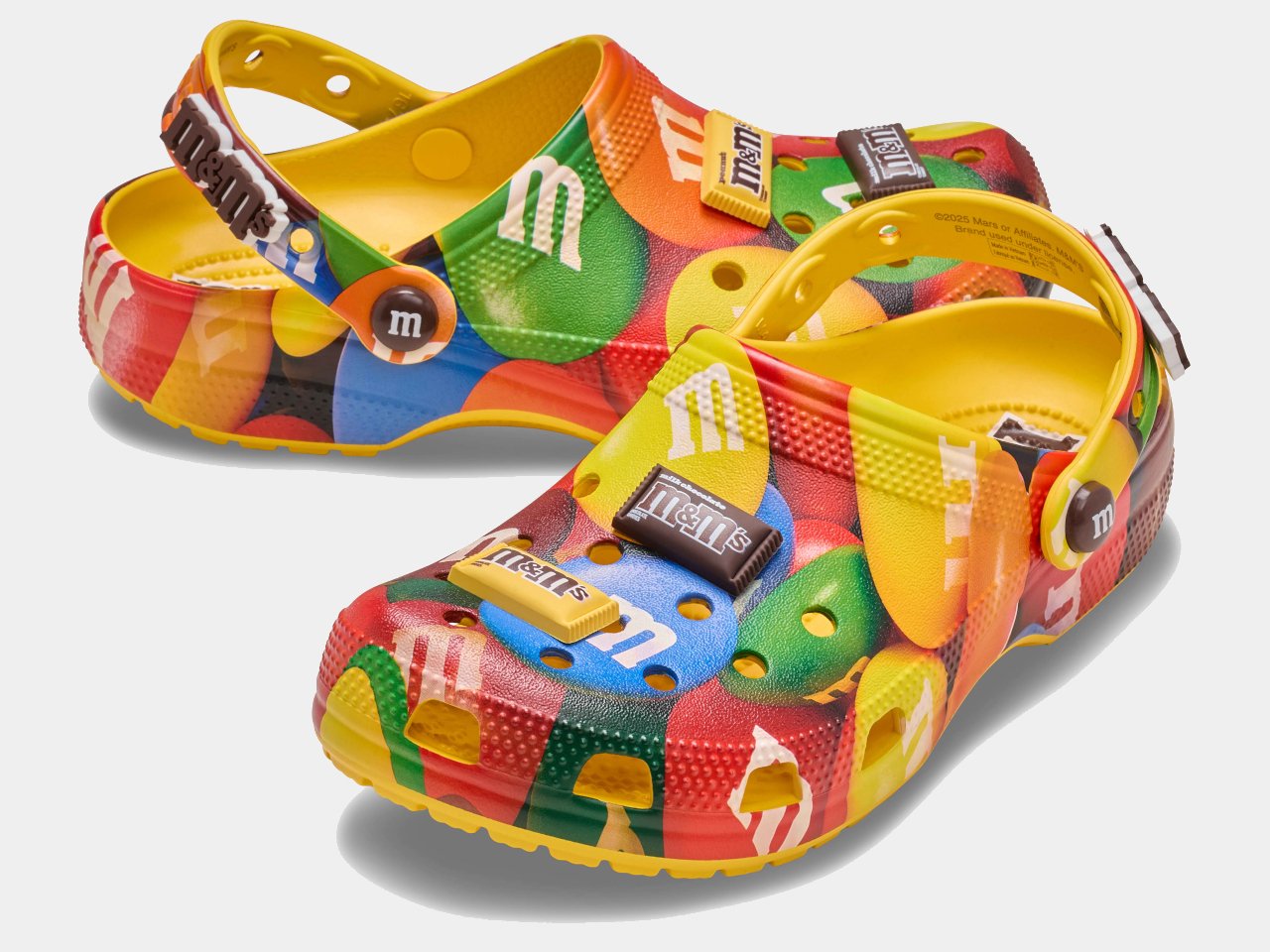 1759137123 392 MMs et Crocs Unissent leurs Forces Decouvrez les Sabots - plare.
