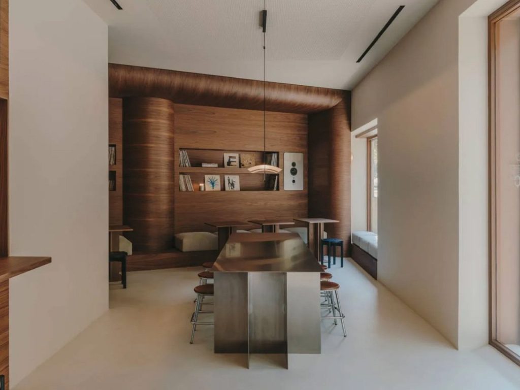 Découvrez Comment un Café de Barcelone a Révolutionné l’Expérience Musicale en S’inspirant du Japon !