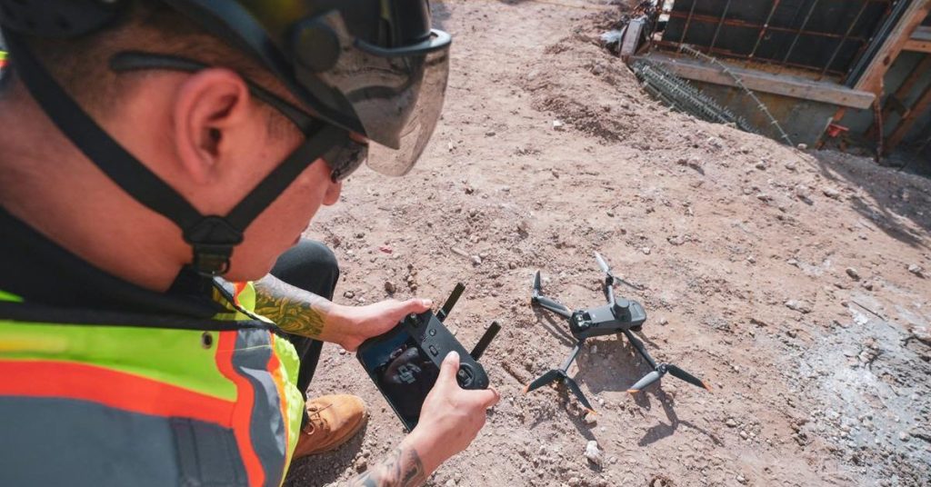 DroneDeploy atteint le seuil de rentabilité et lève 15 millions de dollars pour dynamiser l’IA
DroneDeploy, une entreprise spécialisée dans les solutions de cartographie par drone, a récemment annoncé avoir atteint le seuil de rentabilité. De plus, elle a levé 15 millions de dollars pour renforcer ses capacités en intelligence artificielle. Au taux de change actuel, cela équivaut à environ 13,8 millions d’euros. (wise.com) DroneDeploy atteint le seuil de rentabilité et lève 15 millions de dollars pour dynamiser l'IA
DroneDeploy, une entreprise spécialisée dans les solutions de cartographie par drone, a récemment annoncé avoir atteint le seuil de rentabilité. De plus, elle a levé 15 millions de dollars pour renforcer ses capacités en intelligence artificielle. Au taux de change actuel, cela équivaut à environ 13,8 millions d'euros. (wise.com)