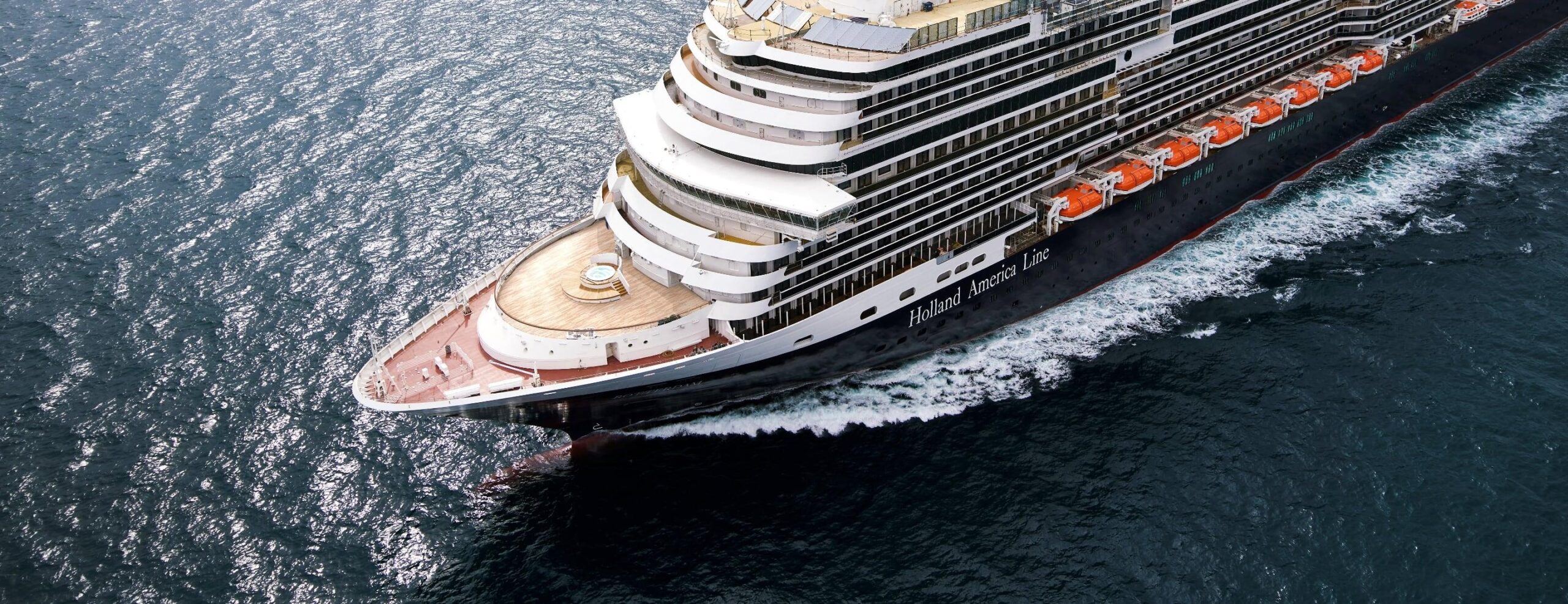 Barco de crucero en operación de asistencia