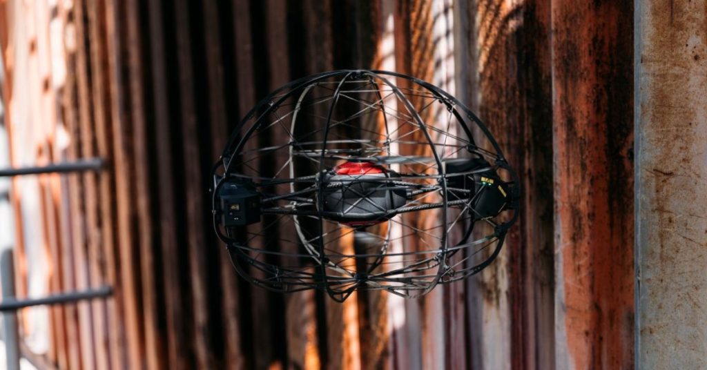 Flybotix, une entreprise suisse spécialisée dans les solutions de drones pour l’inspection d’espaces confinés, a levé près de 10 millions de dollars (environ 9,2 millions d’euros) lors d’un tour de financement de série A. (dronevoicess.com) Cette levée de fonds vise à accélérer le développement de son drone ASIO X, conçu pour effectuer des inspections plus sûres et efficaces dans des environnements industriels complexes. (flybotix.com) Flybotix, une entreprise suisse spécialisée dans les solutions de drones pour l'inspection d'espaces confinés, a levé près de 10 millions de dollars (environ 9,2 millions d'euros) lors d'un tour de financement de série A. (dronevoicess.com) Cette levée de fonds vise à accélérer le développement de son drone ASIO X, conçu pour effectuer des inspections plus sûres et efficaces dans des environnements industriels complexes. (flybotix.com)