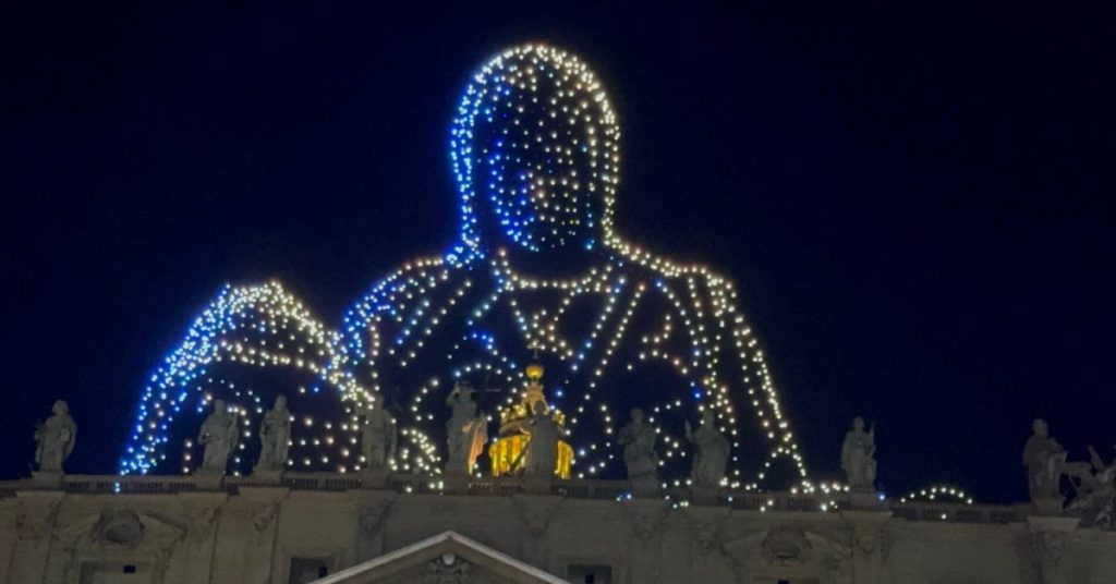 Vatican éblouit le monde avec un spectacle époustouflant de 3 000 drones à ne pas manquer Vatican éblouit le monde avec un spectacle époustouflant de 3 000 drones à ne pas manquer