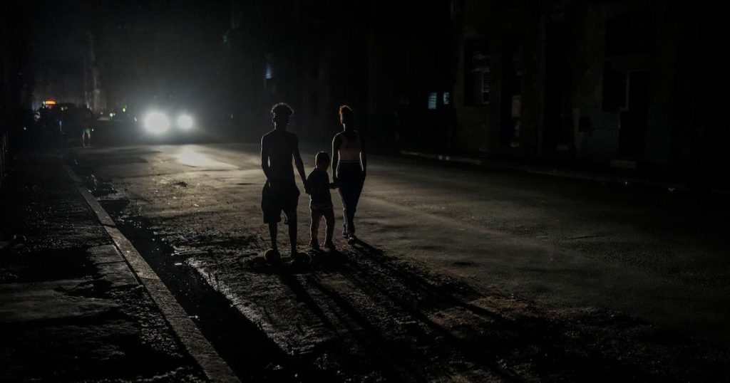 Apagón total en cinco provincias de Cuba : causas, impacto y cómo se restablece el suministro eléctrico.