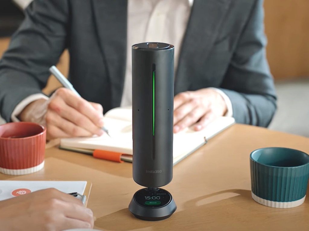 Découvrez le Haut-Parleur AI Révolutionnaire d’Insta360 : Prenez des Notes de Réunion Automatiquement et Boostez Votre Productivité au Bureau !