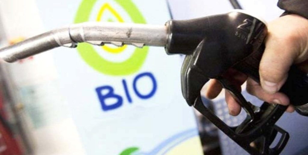 Le prix du biodiesel pour mélange avec le gasoil est fixé à 1 436 861 $ par tonne, soit environ 1 285 000 € (taux.live).
Ce tarif reflète les fluctuations récentes du marché des matières premières et les variations des taux de change entre le dollar américain et l’euro.
Les entreprises et les consommateurs doivent surveiller ces évolutions pour optimiser leurs coûts et leurs stratégies d’approvisionnement.