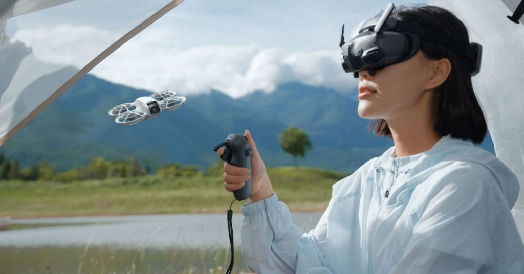 Profitez d'une offre exceptionnelle sur le drone DJI FPV, avec un prix débutant à seulement 356,15 € (pbs-video.com). Ce drone offre une expérience de vol immersive grâce à sa transmission vidéo en haute définition et sa capacité à filmer en 4K/60 ips. Sa vitesse maximale de 140 km/h et son autonomie de 20 minutes en font un choix idéal pour les passionnés de sensations fortes. De plus, il est équipé d'un bouton de freinage d'urgence et de vol stationnaire pour une sécurité accrue. Ne manquez pas cette occasion de vivre des aventures aériennes inoubliables avec le DJI FPV.