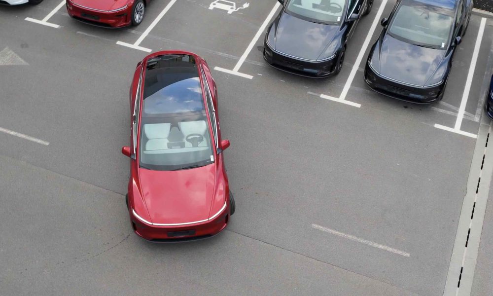 Elon Musk met en avant les engagements de Tesla FSD en matière de sécurité et d’innovation.