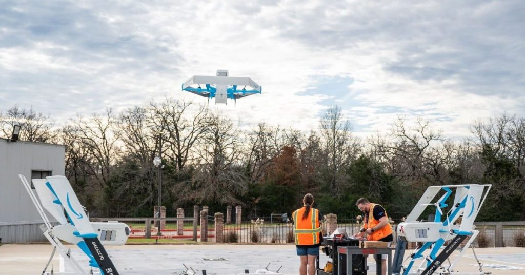 Amazon drone crash relance les questions de sécurité et de réglementation dans le domaine des livraisons aériennes