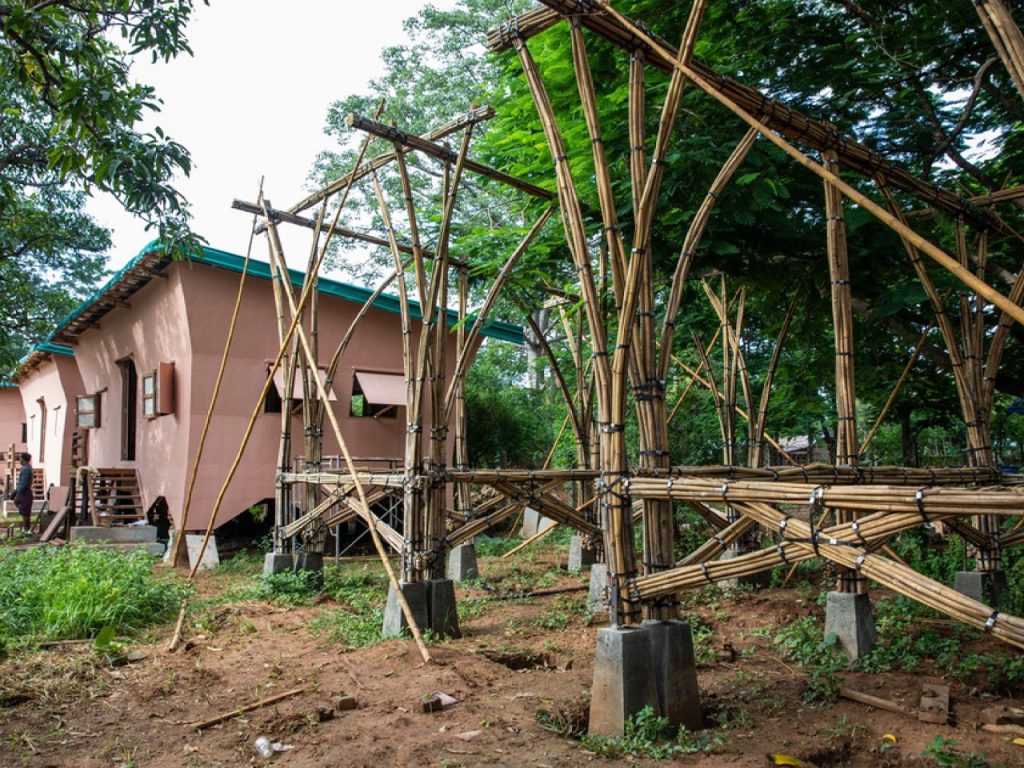 Découvrez Comment Ces Maisons en Bambou à 300 $ Ont Réussi à Résister à un Séisme de 7,7 au Myanmar ! Étonnant !