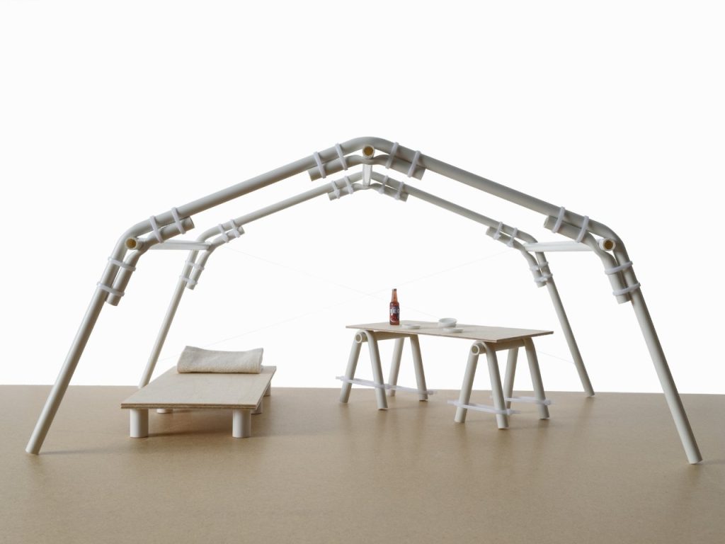 Découvrez cette Astuce Géniale en PVC à 0 $ pour Construire des Abris d’Urgence Sans Aucune Pièce Spécialisée !