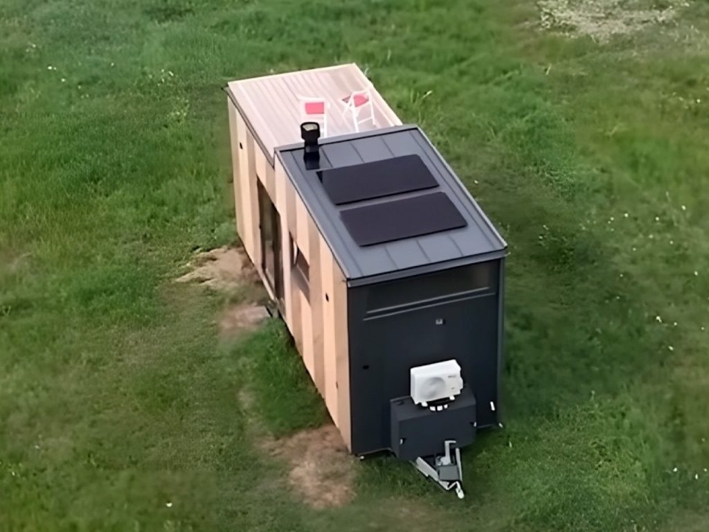 Découvrez cette Tiny House à 40 000 € avec une terrasse sur le toit utilisable – Un petit bijou à ne pas manquer !