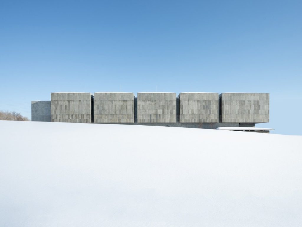 Découvrez comment ce Data Center japonais révolutionne l’énergie verte grâce à la neige et au vent !
