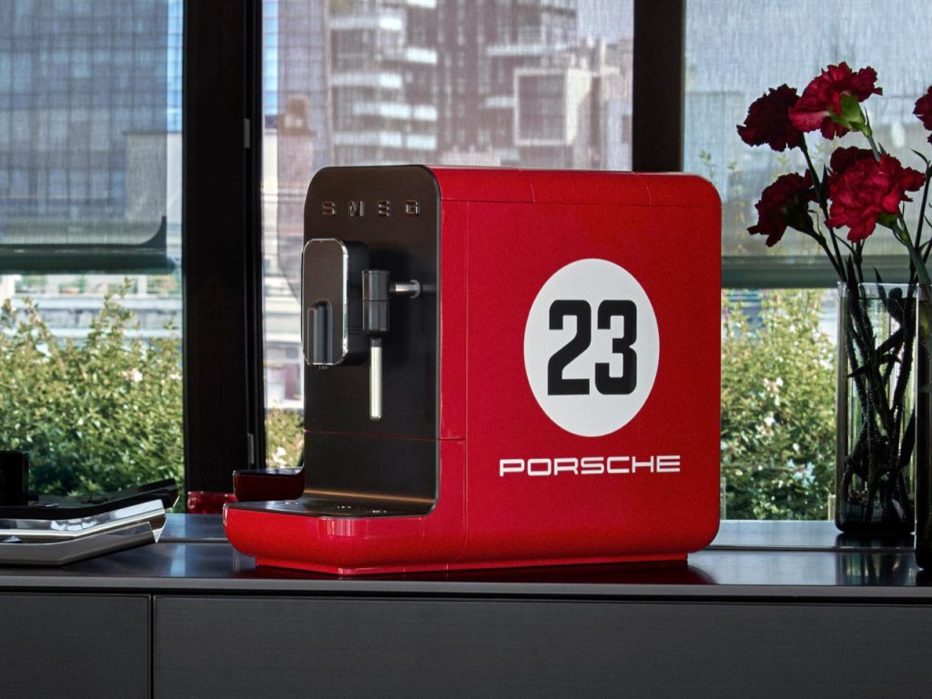 Découvrez la Collaboration Incroyable entre Porsche et SMEG : Un Équipement de Cuisine à Ne Pas Manquer !