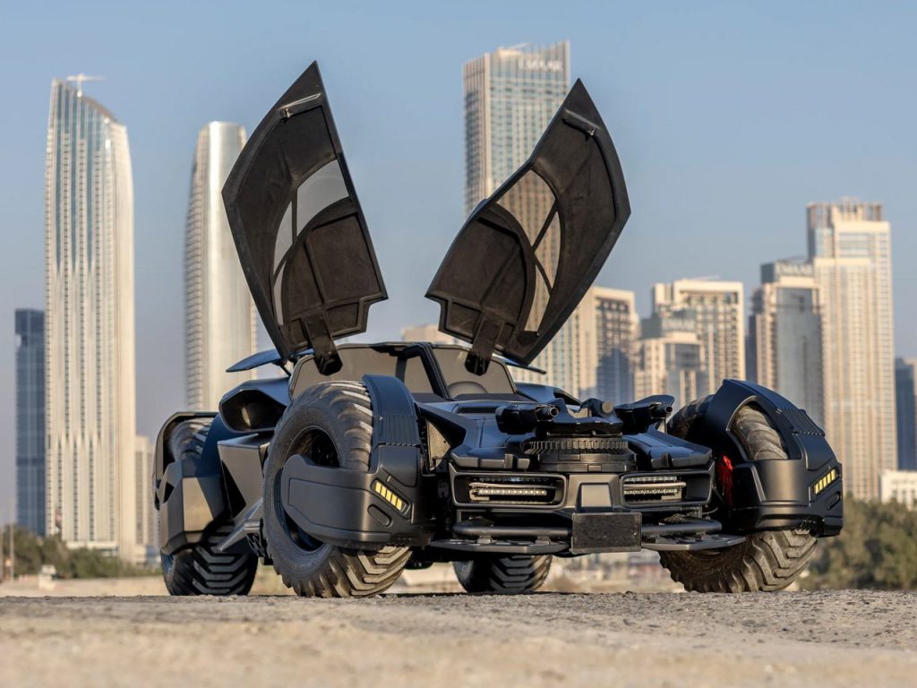 Découvrez la Transformation Éblouissante d’une Mercedes-Benz CL55 AMG en Batmobile de Gotham !