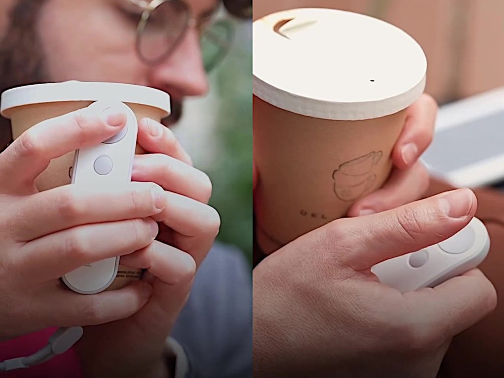 Découvrez le Gadget Innovant de Kobo : Ce Dispositif à 30 $ Fait Tourner les Pages de Votre eReader, Idéal pour les Amateurs de Café !