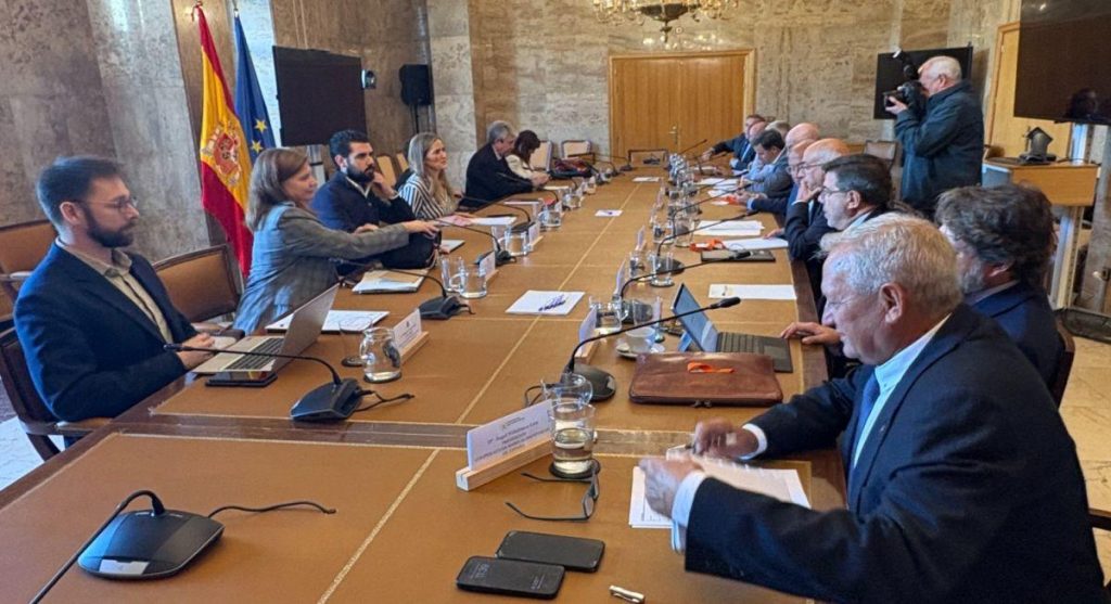 Le ministère de la Transition écologique (MITECO) a alloué 34,5 millions d’euros pour la restauration des zones incendiées. Cette initiative vise à soutenir la régénération des écosystèmes affectés par les incendies récents.