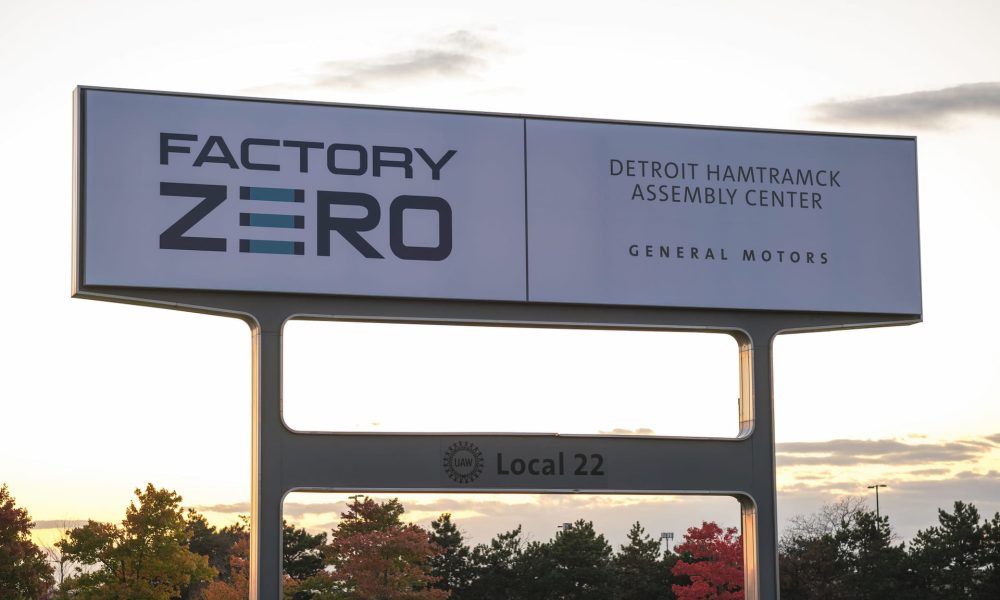 GM accélère ses efforts pour éviter un désastre alors que ses projets de véhicules électriques sont contrariés