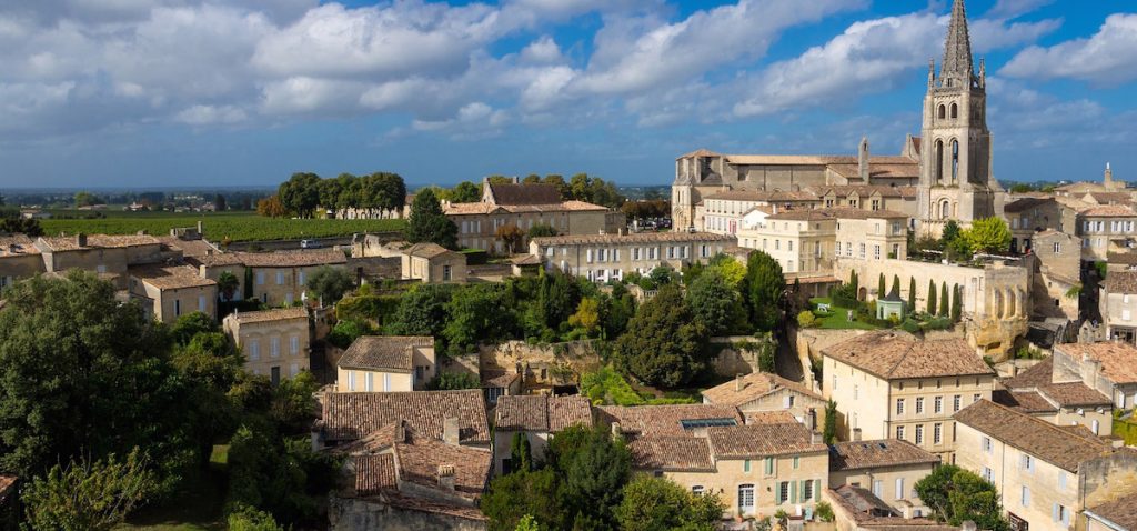 Pueblos encantadores a explorar cerca de Burdeos: destinos perfectos para una escapada.