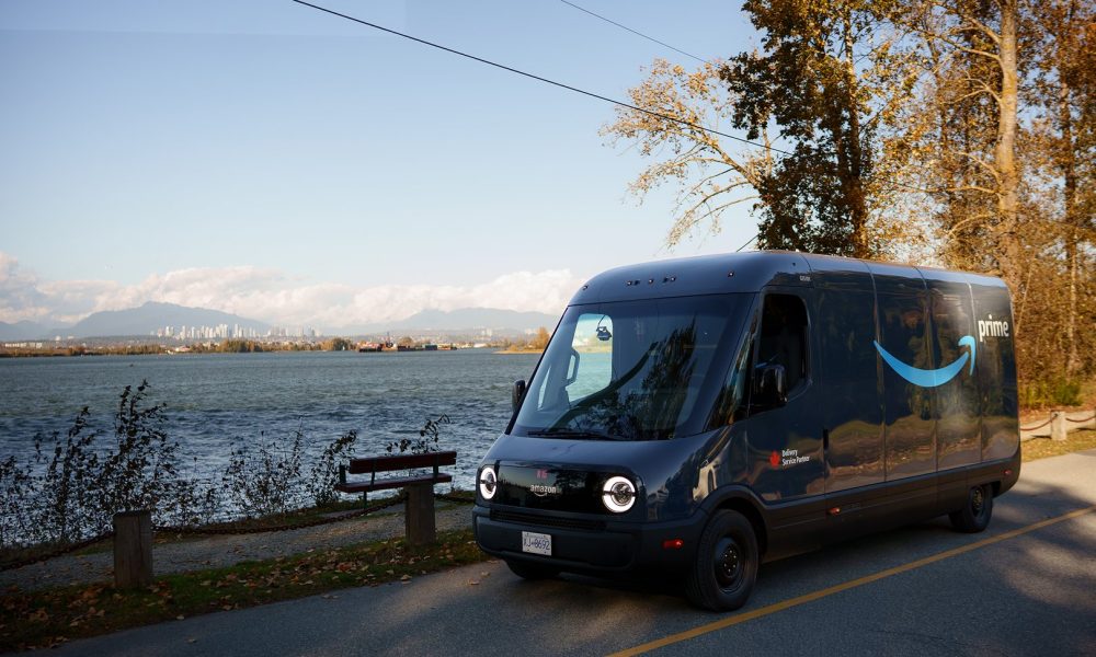 Rivian et Amazon atteignent un jalon majeur avec le EDV : avancées prometteuses dans la livraison électrique.