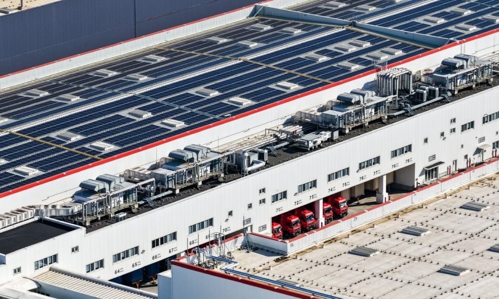 Tesla confirme que ses sites de Shanghai produisent désormais une quantité massive d’énergie solaire