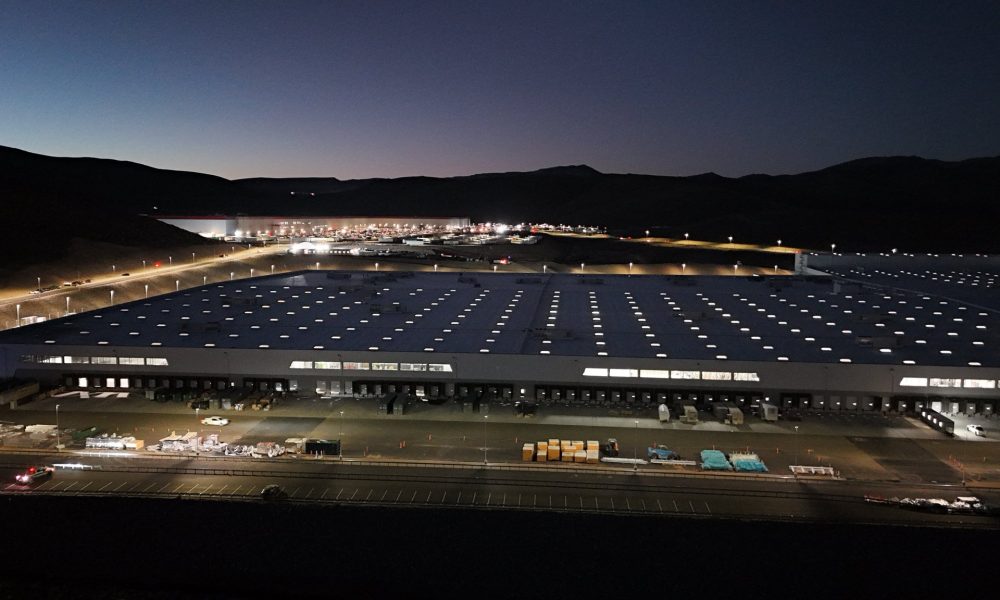 Tesla dévoile l’intérieur de sa nouvelle usine Semi, offrant un aperçu exclusif de sa production de camions électriques.
## Informations boursières pour Tesla Inc (TSLA)
– Tesla Inc est un(e) equity sur le marché USA.
– Le cours est de 429.52 USD, actuellement avec une évolution de -16.38 USD (-0.04 %) par rapport à la clôture précédente.
– Dernier cours d’ouverture : 437.6 USD ; volume intraday : 103335409.
– Plus haut intraday : 456.3 USD ; plus bas intraday 422.09 USD.
– Heure dernier cours : vendredi, novembre 7, 16:18:57 HNP.