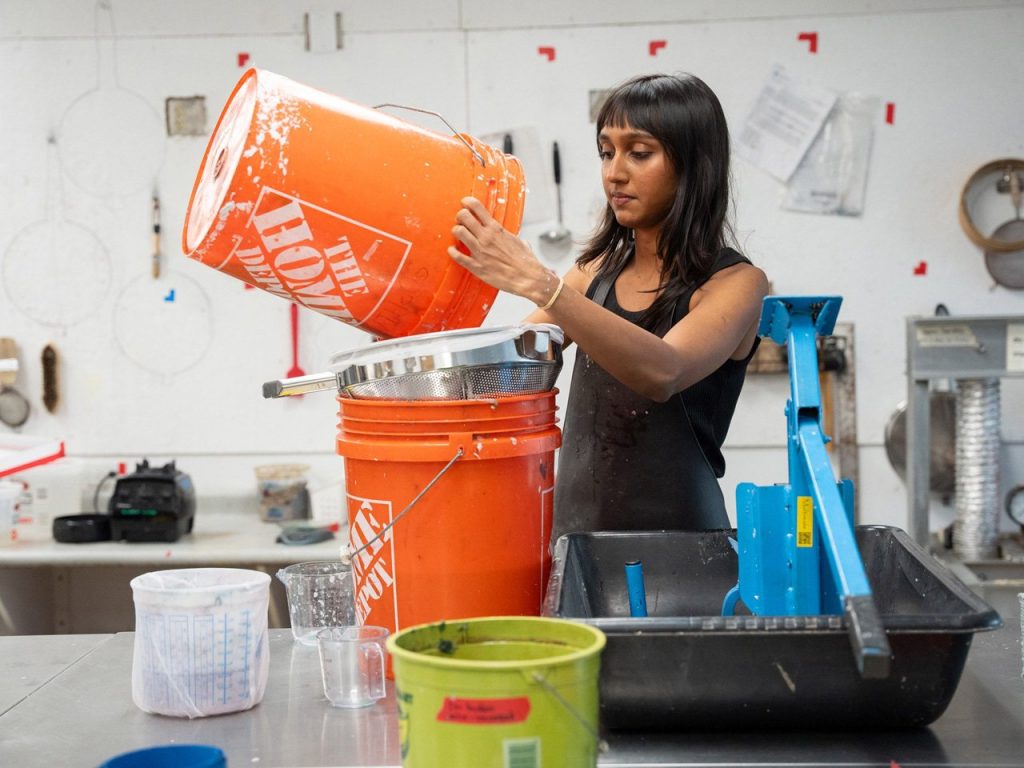 Comment le Loop Lab de RISD Transforme les Déchets du Campus en Fournitures Artistiques de Valeur !