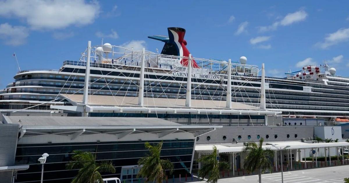 Agentes federales en un crucero en Miami