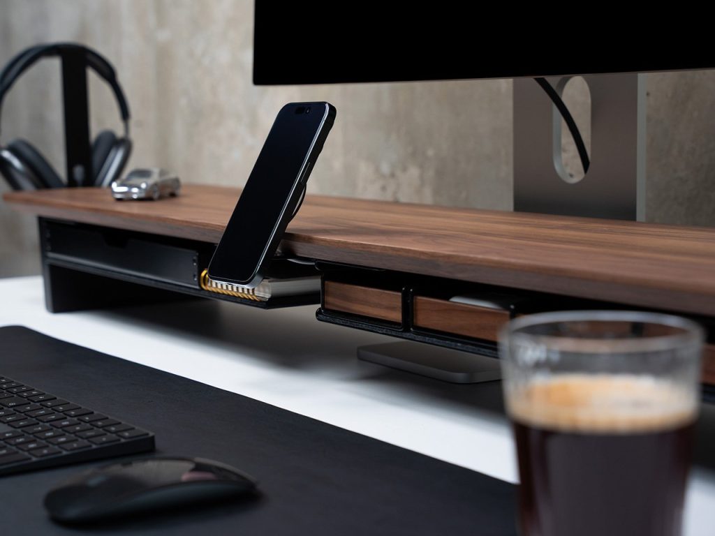 Transformez Votre Espace de Travail Avec le BALOLO Setup Cockpit : Le Support Élévé en Bois Qui S’Adapte à Vos Besoins!