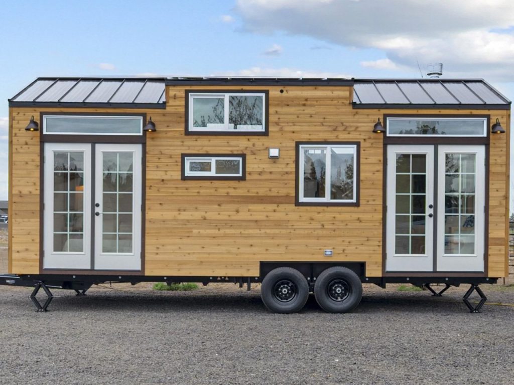 Découvrez cette Tiny Home Unique avec un Escalier Ingénieux Discret !